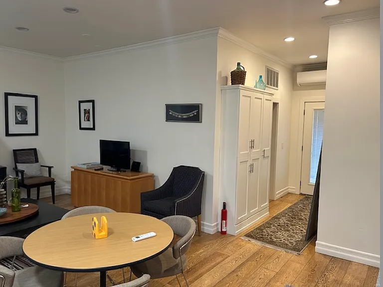 1052 S Crescent Heights Blvd — Photo 11