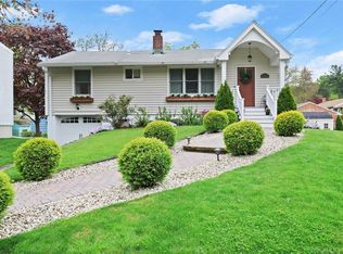 89 Bennett St, Fairfield, CT 06825