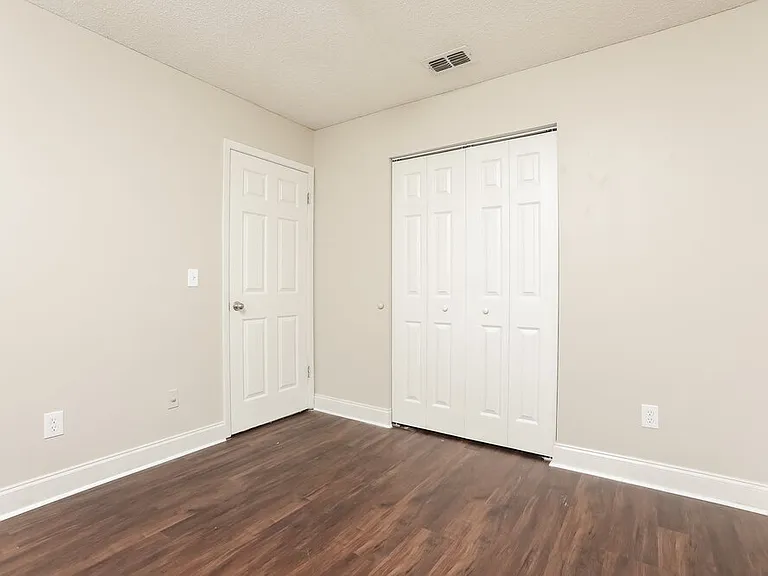 173 Lakeside Cir — Photo 13