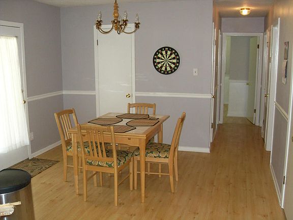 4th image of 5012 Cloverdale Ln