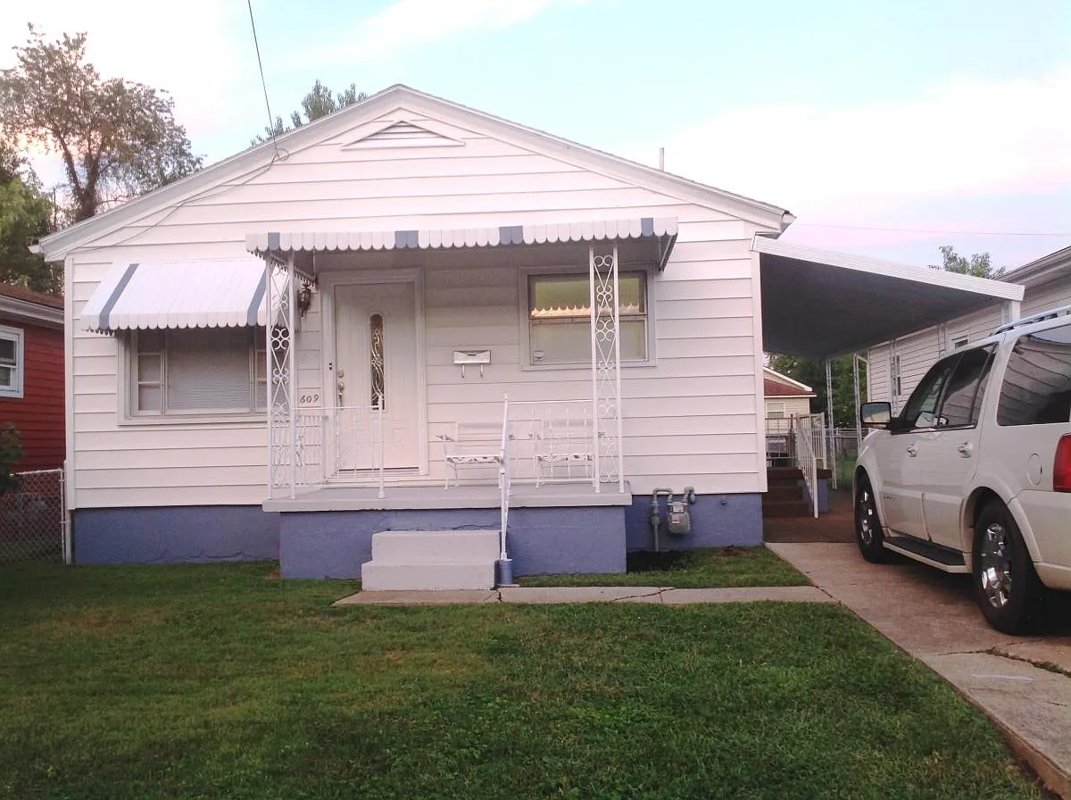 609 24th St W photo 1