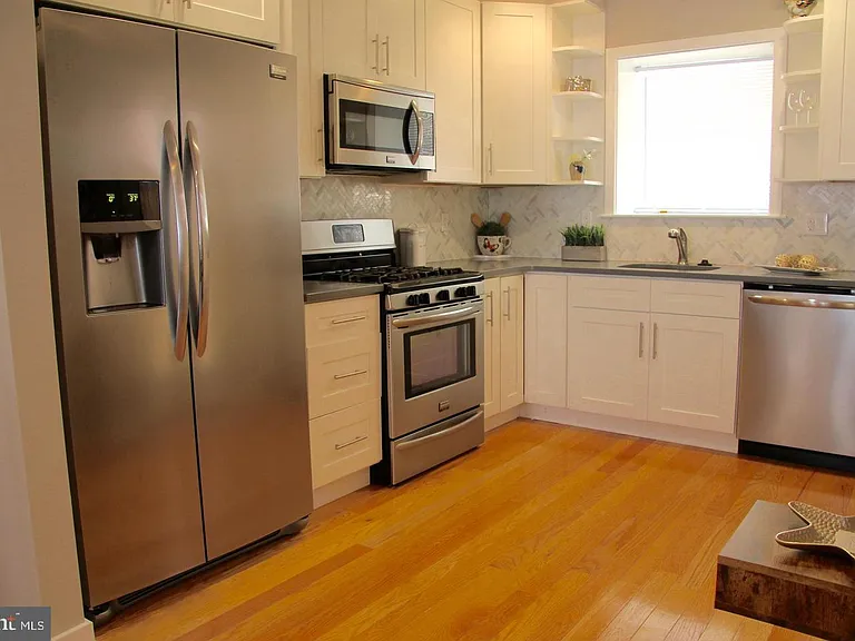 2023 Brown St — Photo 11