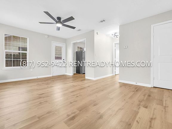 3rd image of 1007 E Davis Ave