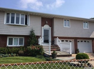 209 N Hickory St, Massapequa, NY 11758