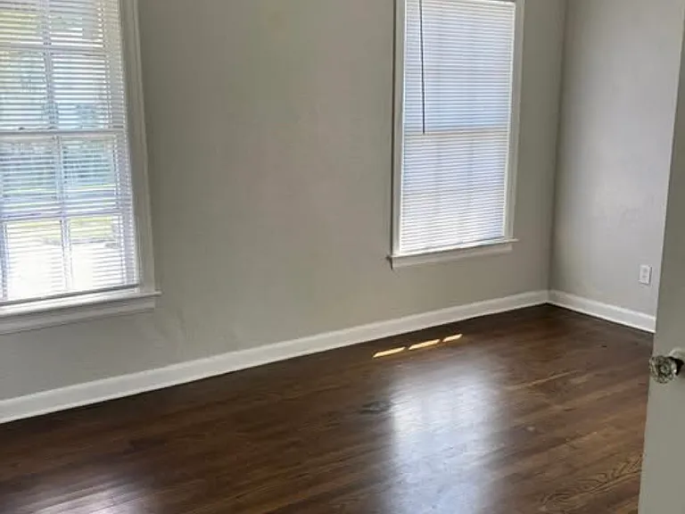 517 N Oak Cliff Blvd — Photo 6