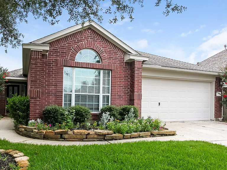 8215 Point Pendleton Dr — Photo 1
