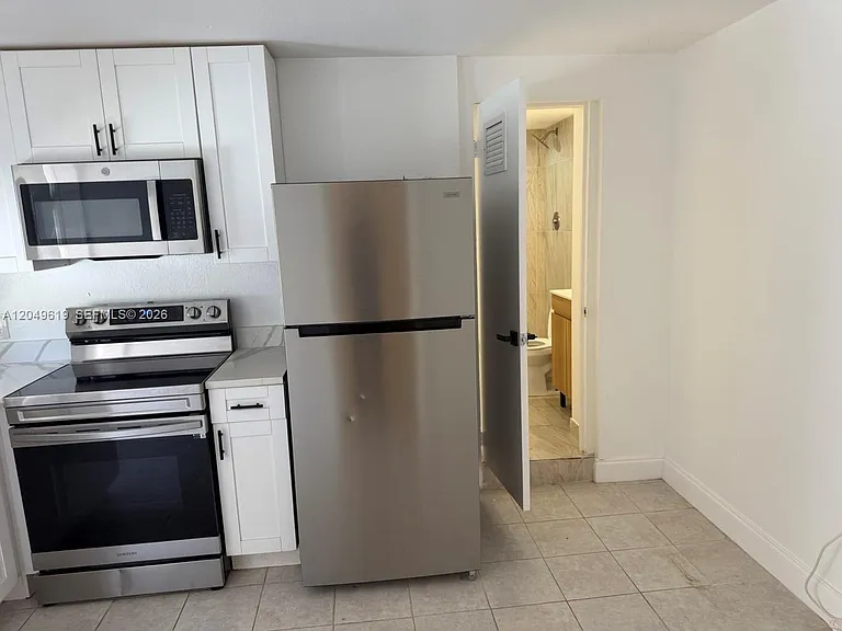 219 SW 21st Ave #5 — Photo 5