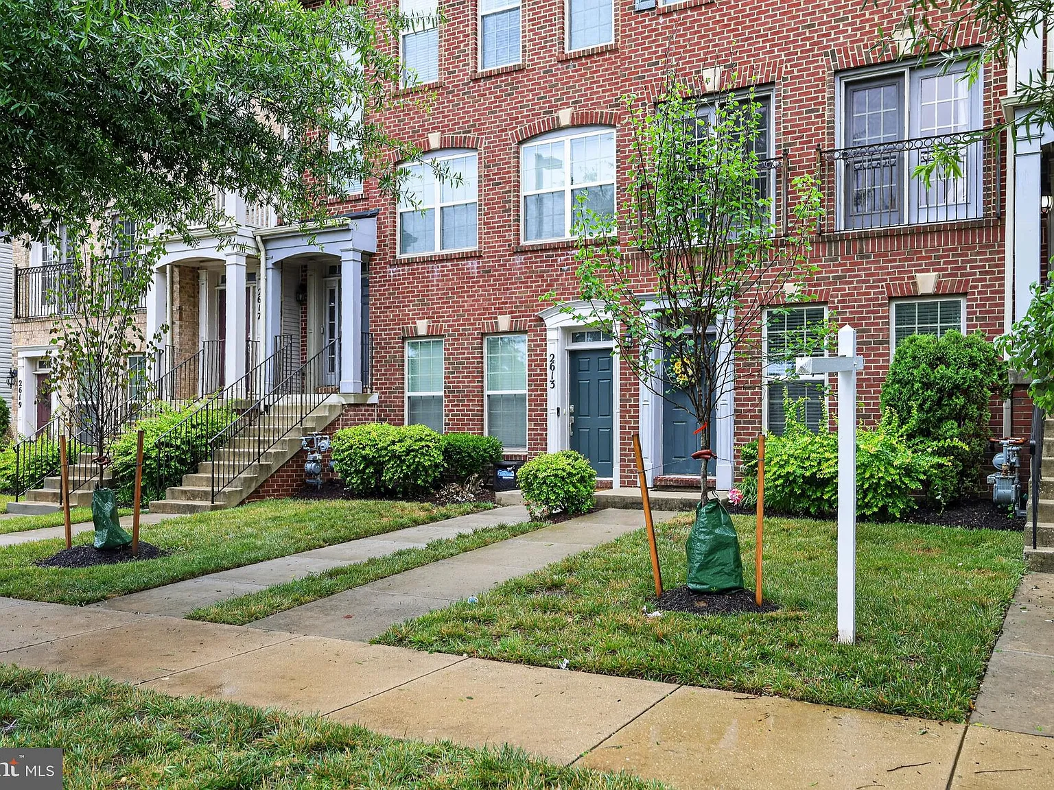 3 bed, 2.5 bath, 1600 sqft, $3,200 — Photo 2