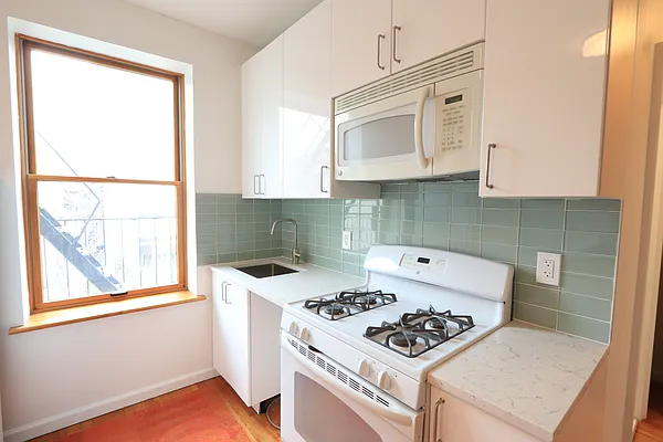 Rented by Douglas Elliman | media 16