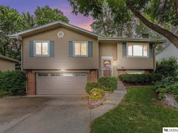 2219 Independence Dr, Lincoln, NE 68521