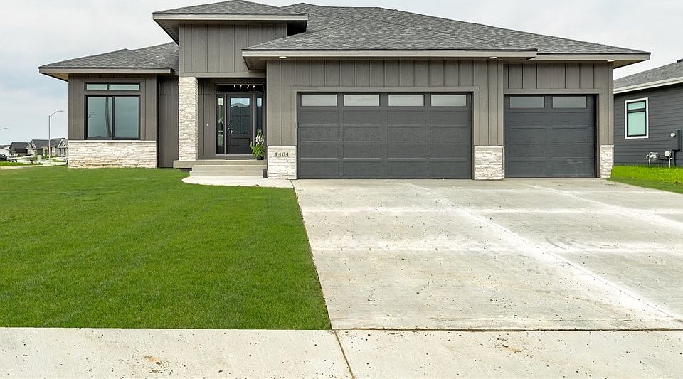 1st image of 1404 NW Spruce Dr