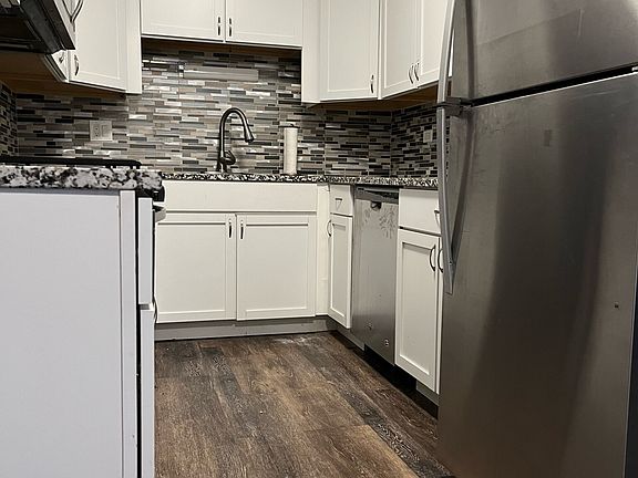 4th image of 5202 Washington St APT 401