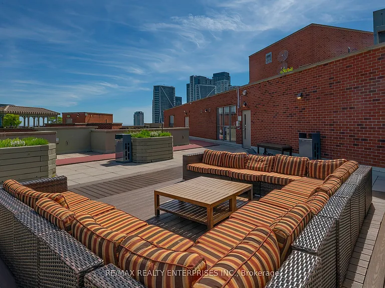 801 King St W #1108 — Photo 21