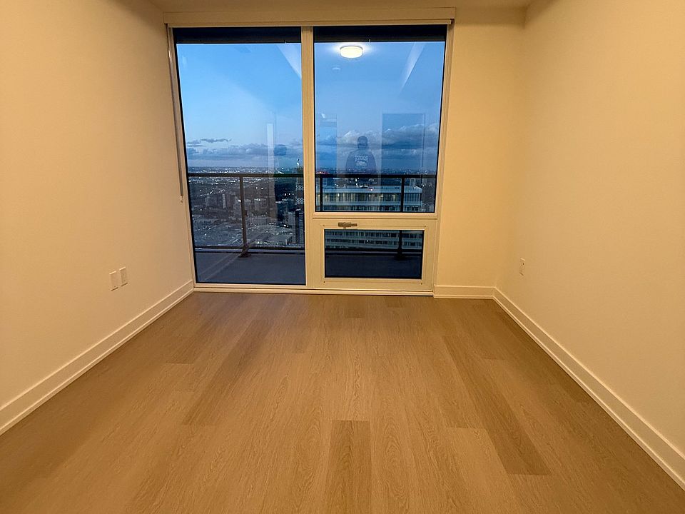 1st image of 448 Burnhamthorpe Rd W #6707