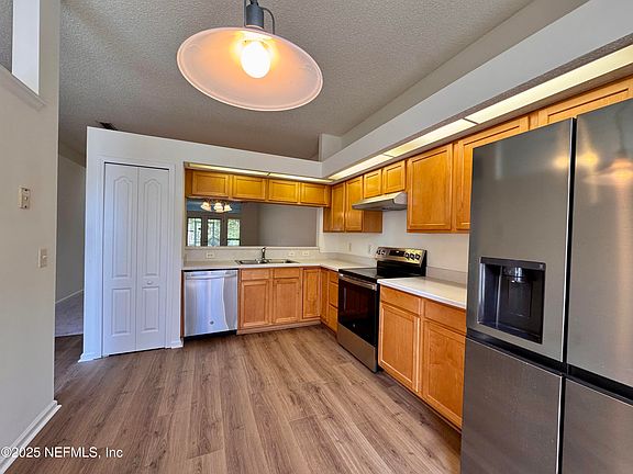 3rd image of 3610 BRIDGEWOOD Drive