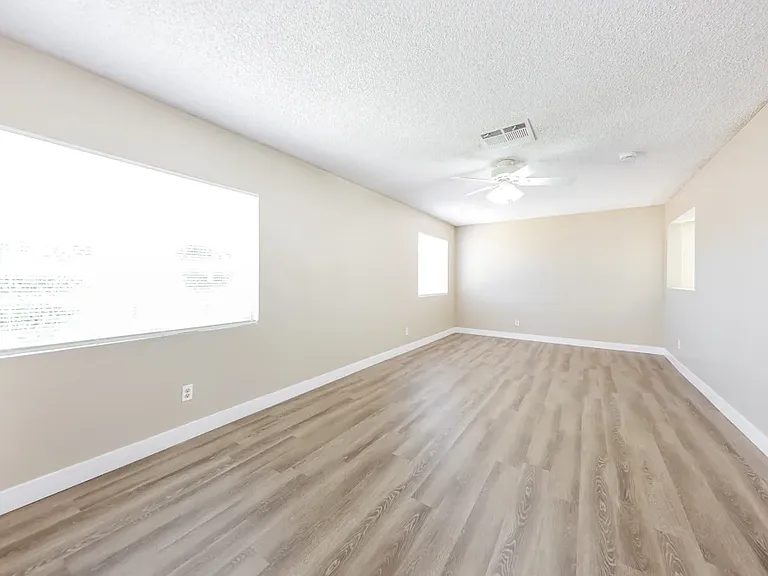 5405 W Tierra Buena Ln — Photo 5
