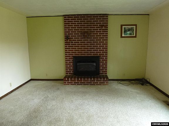 3rd image of 781 Iva Ln NE