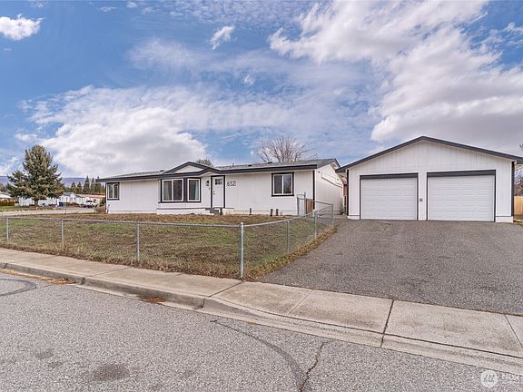 2nd image of 652 S Larch Avenue