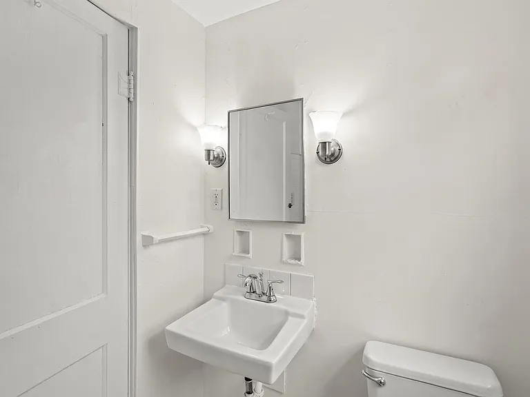 7360 Perry St — Photo 5