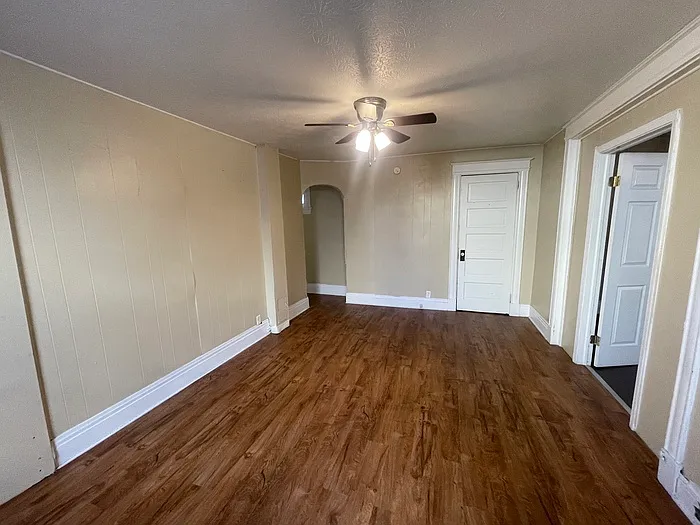 218 E 9th St #1 — Photo 2