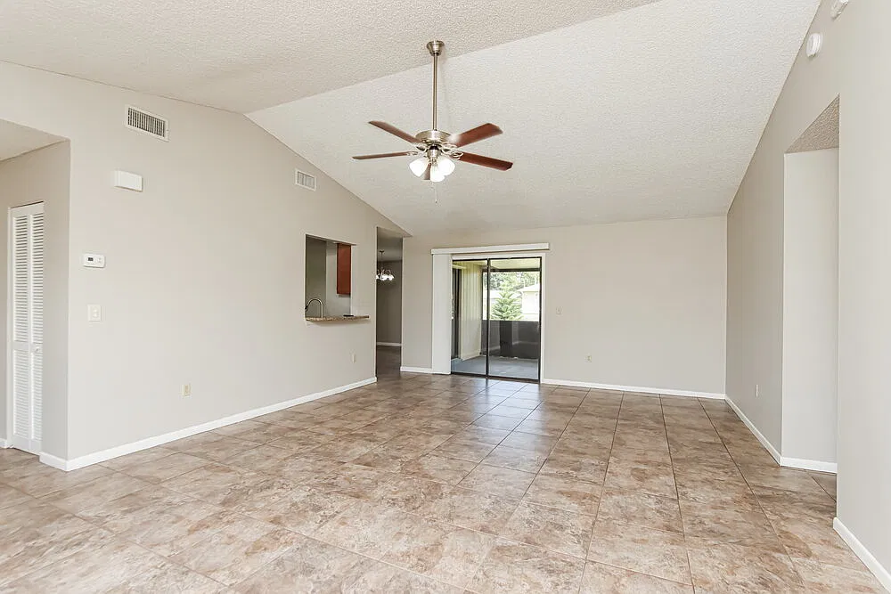 3 bed, 2.0 bath, 1480 sqft, $1,895 — Photo 4