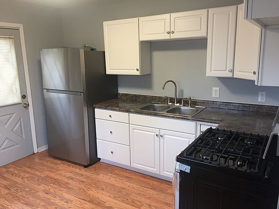 3rd image of 218 E 20th St