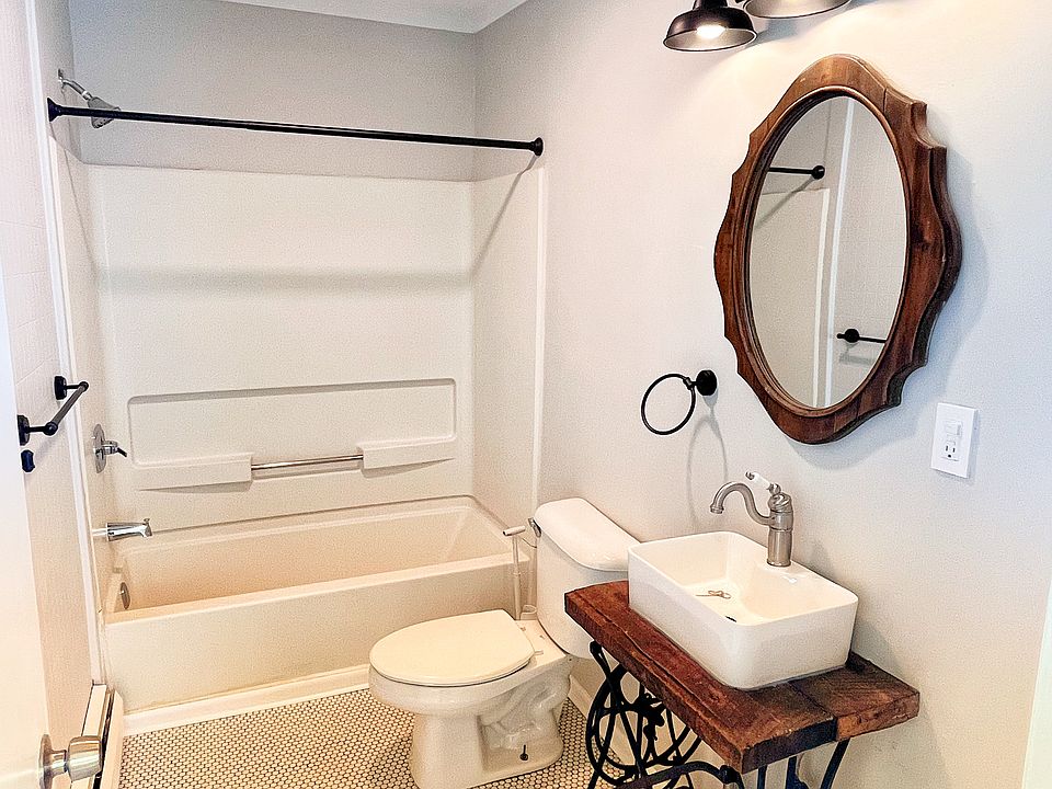 1st image of 104 Lexington Ave NW #2