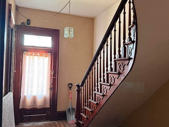 4th image of 249 E Main St