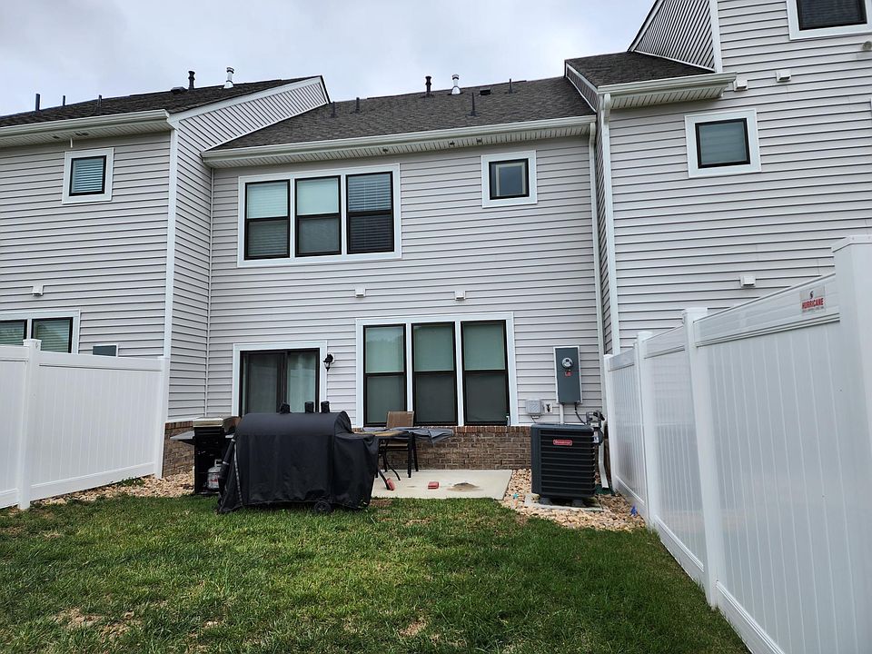 2nd image of 4224 Lind Ln