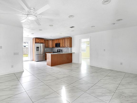 3rd image of 4389 BELLEWOOD Street