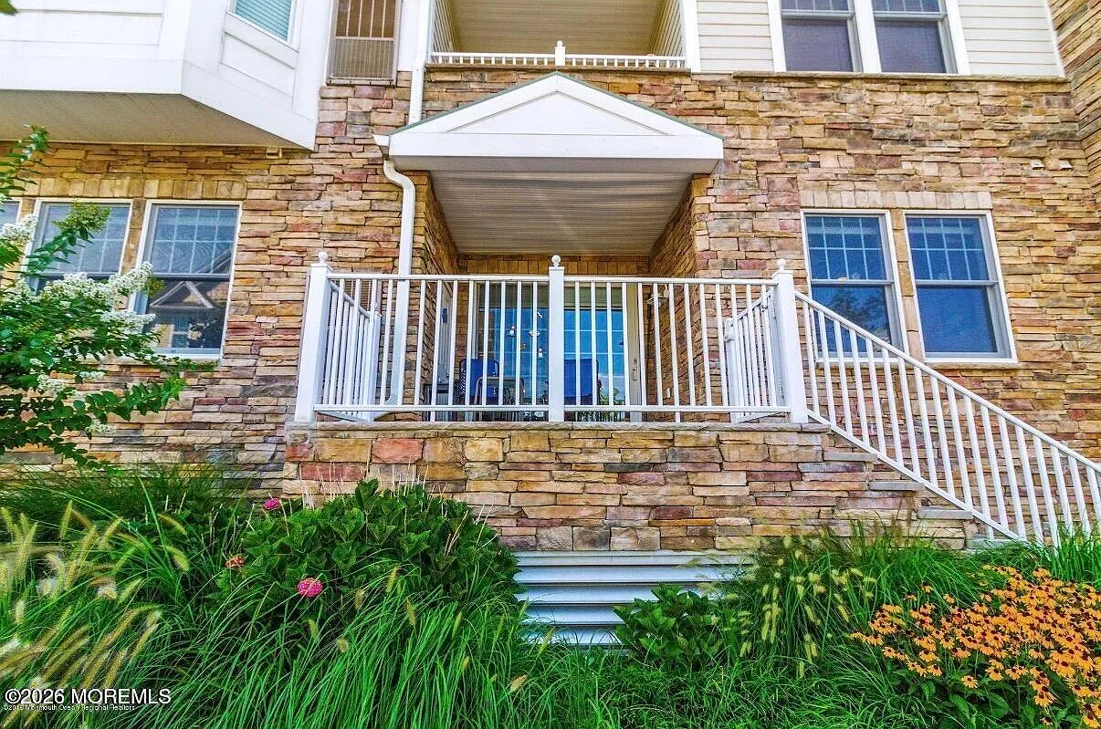 2 bed, 1556 sqft, $4,000 — Photo 1
