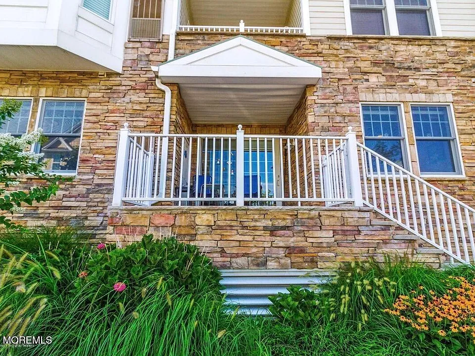 22 Cooper Ave #110