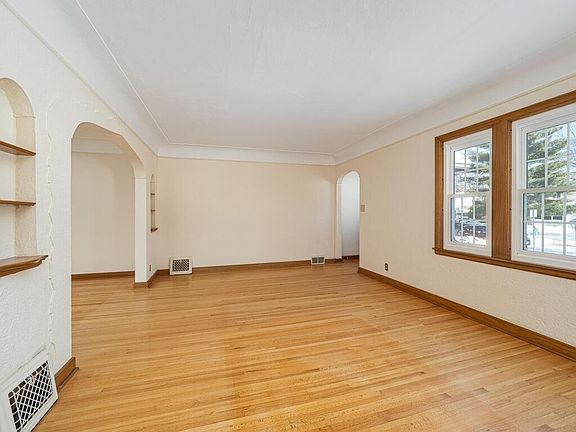 5th image of 4528 Columbus Ave