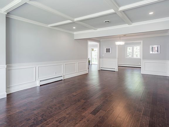 4th image of 21 Edgewater Dr