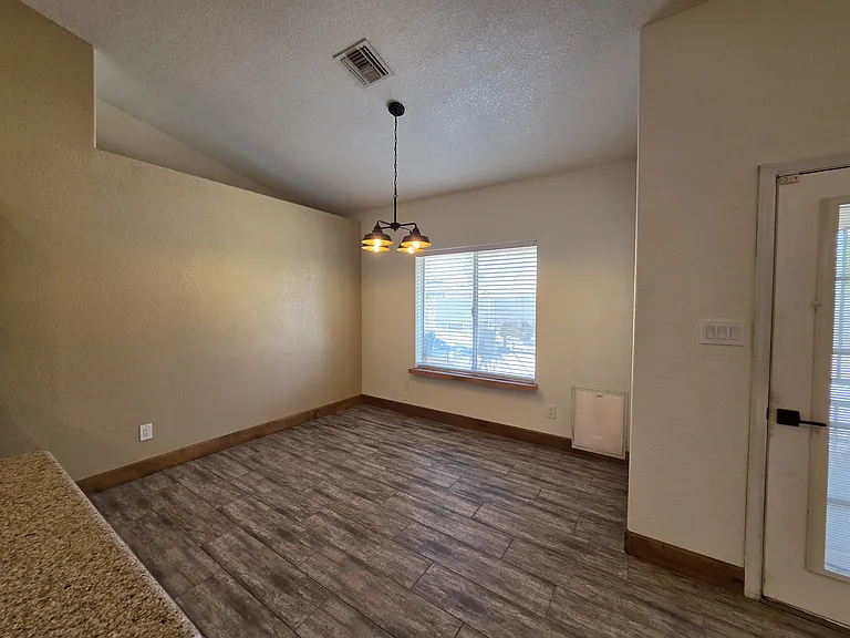 10619 E 35th Pl — Photo 5