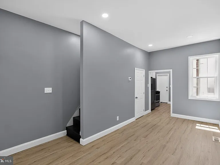 3053 Janney St — Photo 10