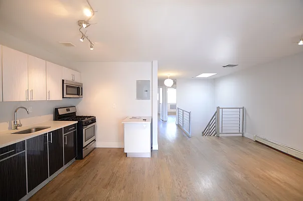 Rented by Miron Realty Group | media 27