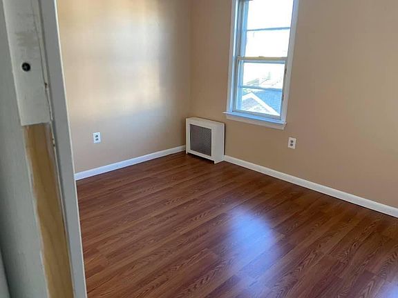 5th image of 10427 109th St