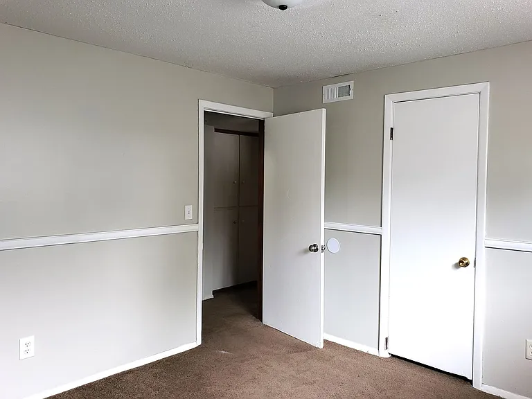 1220 W Patterson Ave — Photo 14