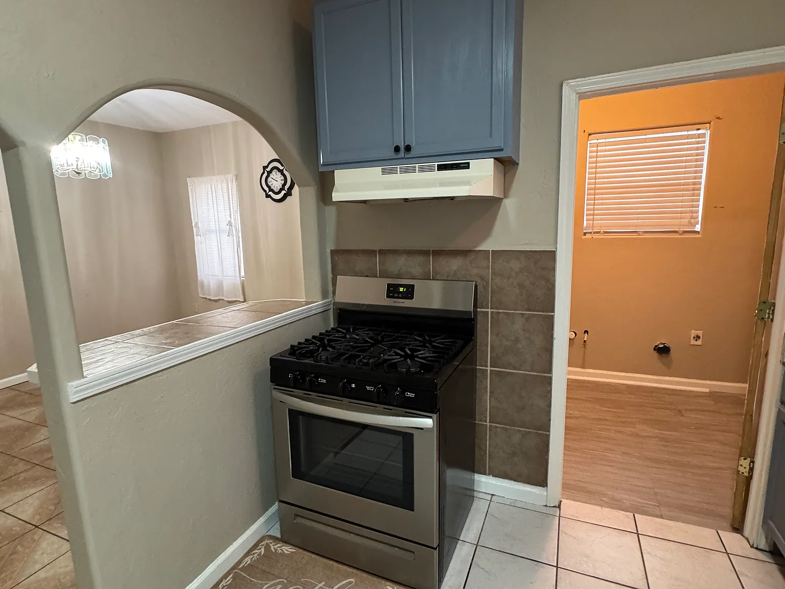4 bed, 1891 sqft, $1,600 — Photo 2