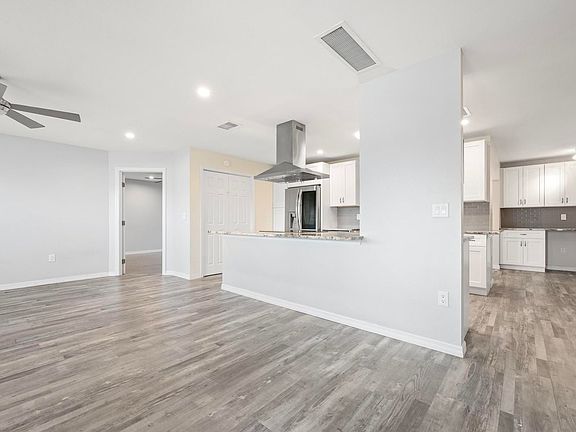 5th image of 1804 Oak View Dr