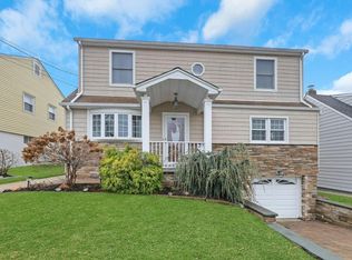 25 Veterans Pl, North Arlington Boro, NJ 07031