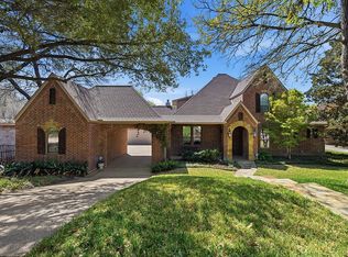 4200 Shadow Dr, Fort Worth, TX 76116