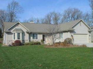 8802 W Whispering Oaks Ct, Franklin, WI 53132