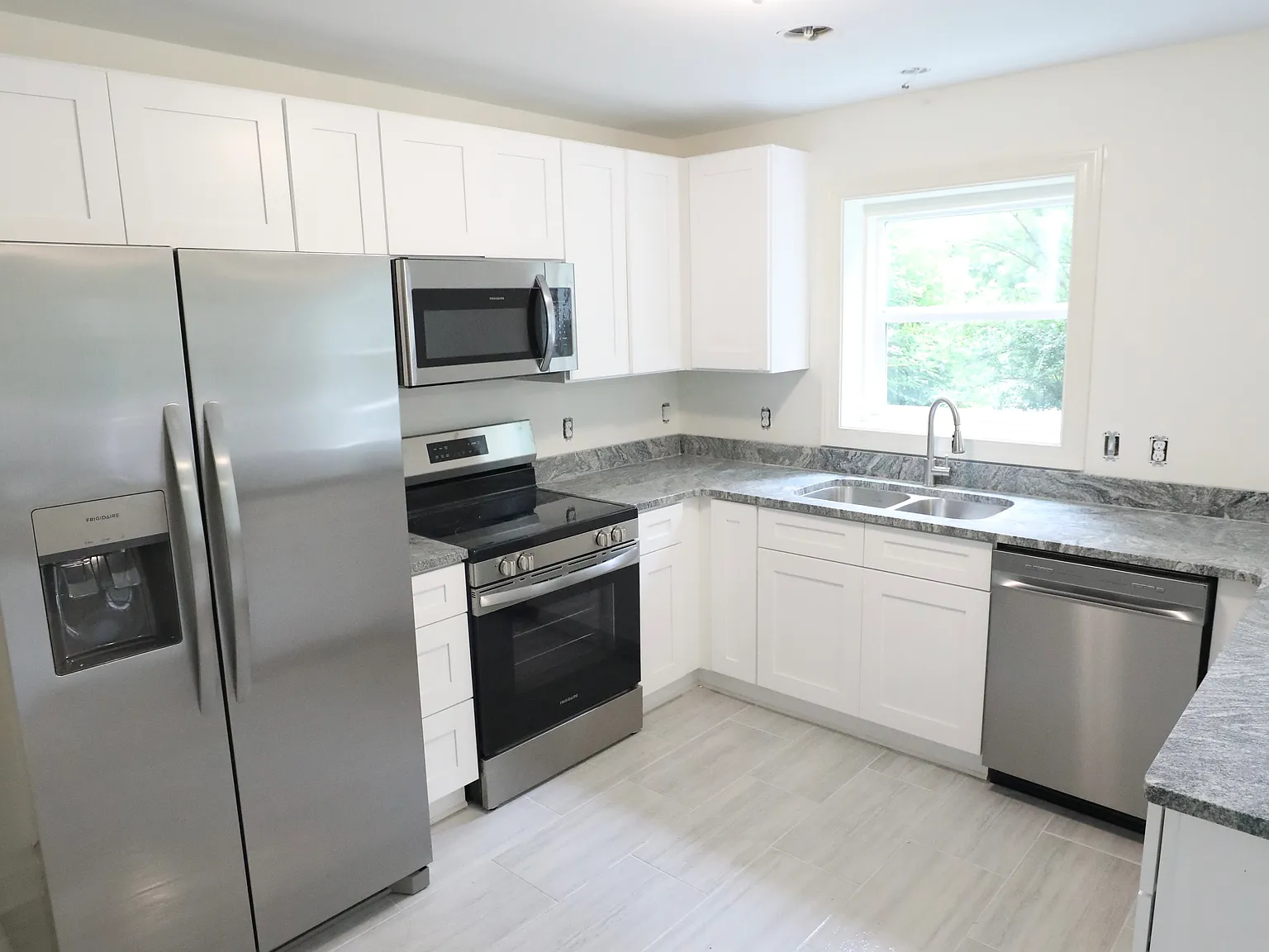 4 bed, $2,250 — Photo 4