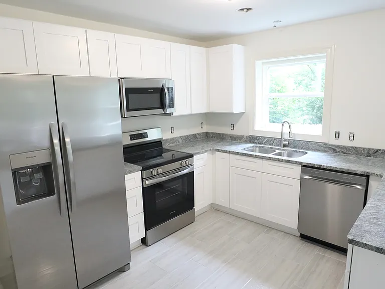 214 Park St — Photo 3