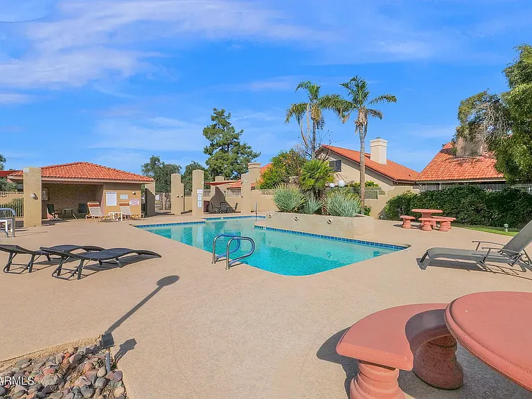 8979 E Gail Rd — Photo 32