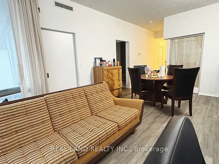 832 Bay St #502 — Photo 8