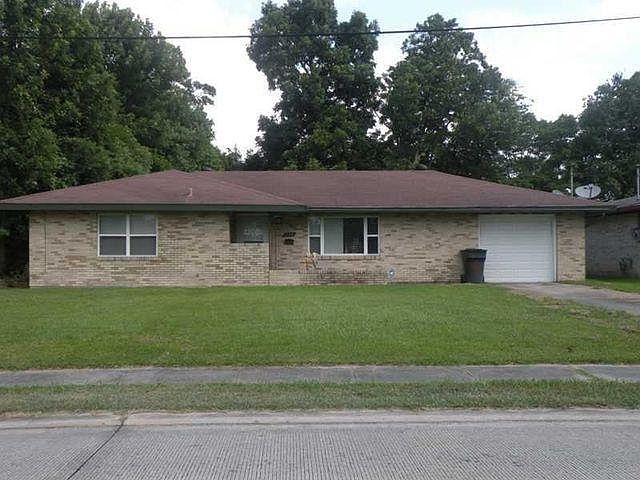 1st image of 724 Louie St