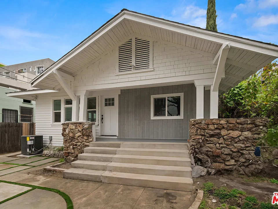 5729 Carlton Way #3/4